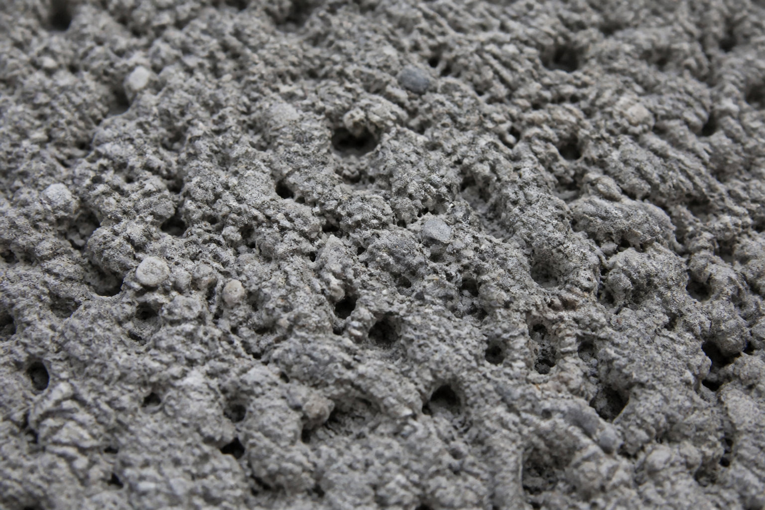 Comprendre le béton drainant et son mécanisme d'infiltration